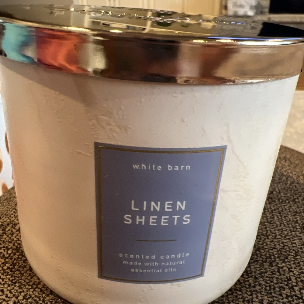 Bath & Body Works White Barn LINEN SHEETS Large Scented 3 Wick Candle 14.5‎ oz